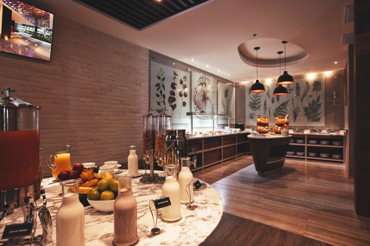 Krystal Grand Suites Insurgentes Mexico City Exterior photo The lounge at the airport