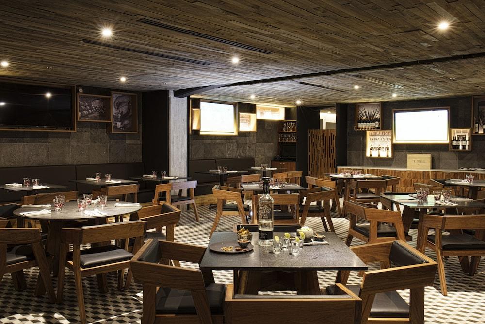 Krystal Grand Suites Insurgentes Mexico City Exterior photo Interior of a restaurant