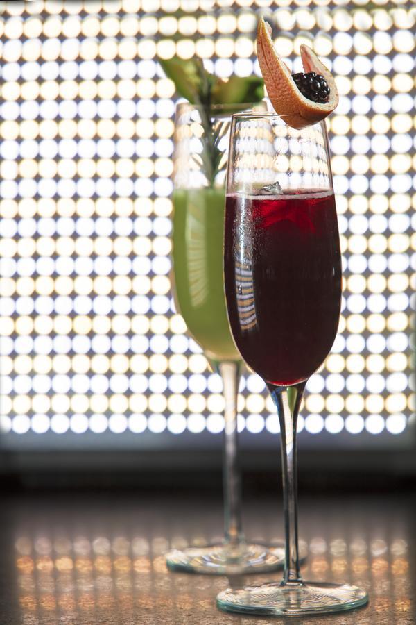 Krystal Grand Suites Insurgentes Mexico City Exterior photo A Kir Royale